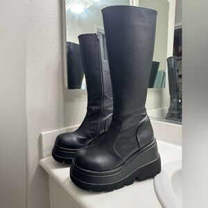 Demonia Shaker-100 Platform Boots